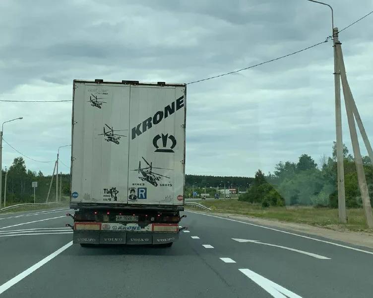 Что означает наклейка вертолет на фурах