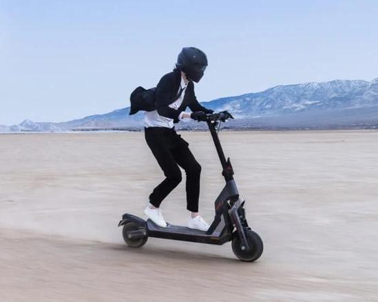 Segway запускает серию мощных электросамокатов SuperScooter GT