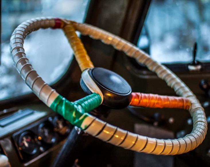 Для чего шоферы советских автобусов обматывали руль пластиковой лентой?
