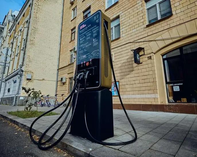 В Москве установили первые быстрые зарядные станции мощностью 150 кВт