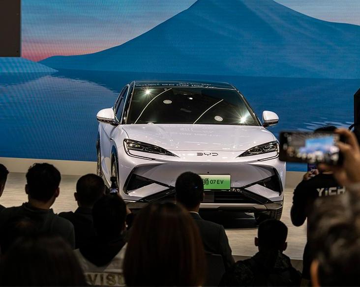 Представлен электромобиль Sea Lion 07 от BYD на автосалоне в Гуанчжоу